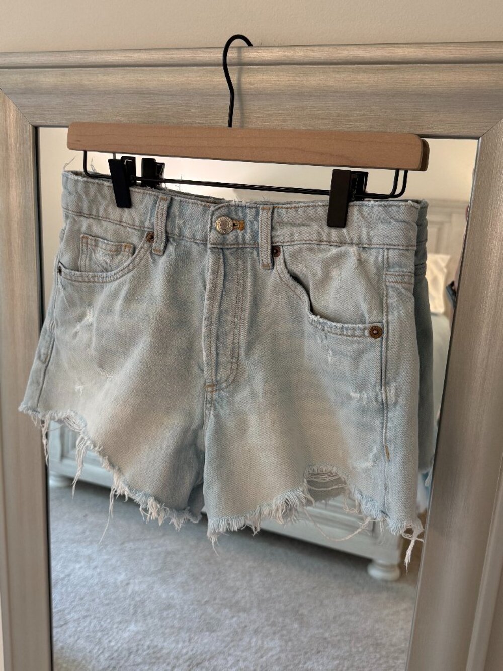 Zara Women's Light Blue Ripped Button Closure Denim Shorts Size 4